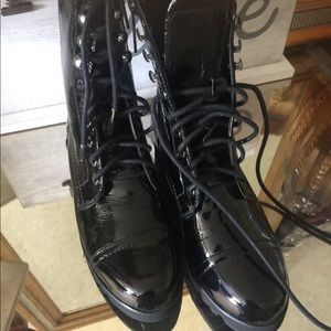 Donald Pliner brand new never worn